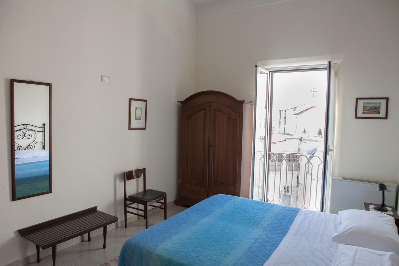 Albergo Lucy Trani Exterior photo