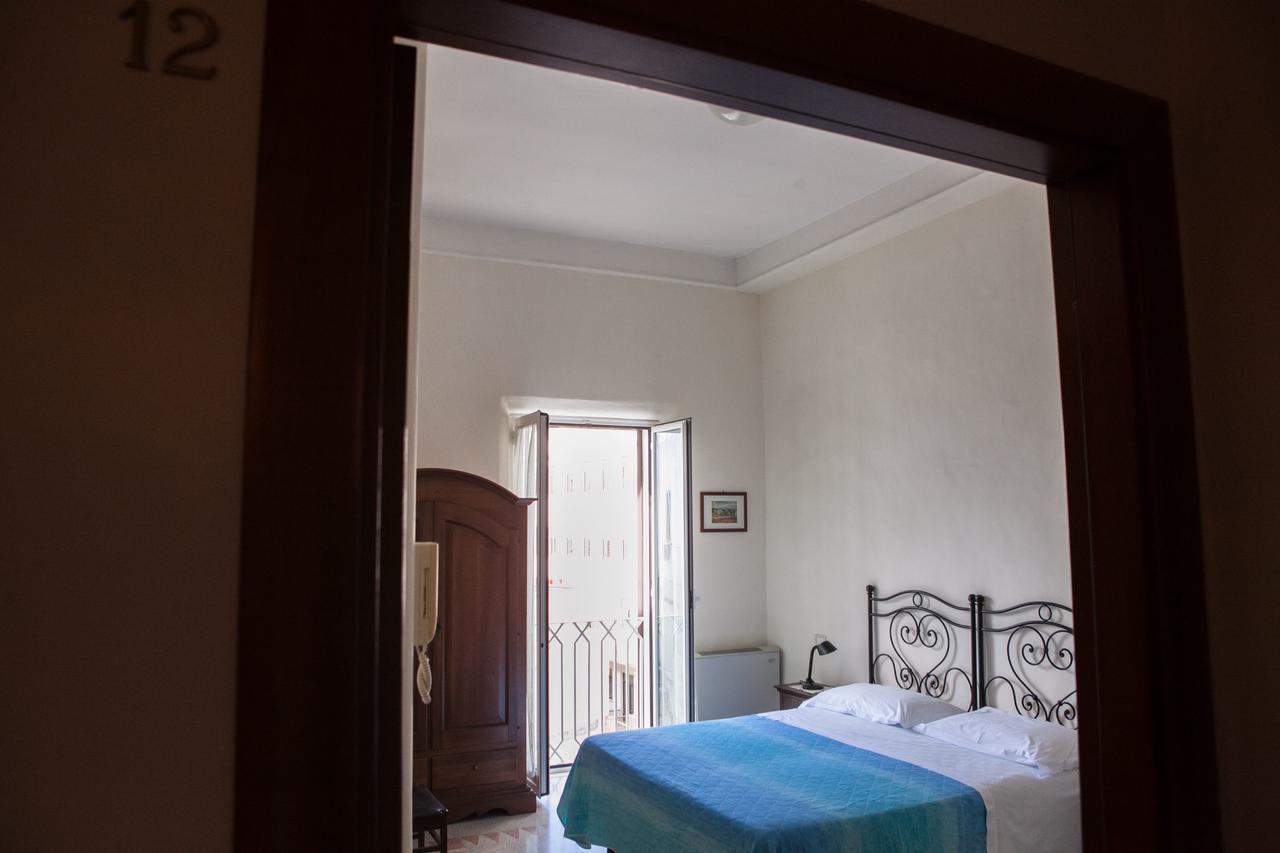 Albergo Lucy Trani Exterior photo